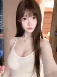 芝英25歲164E｜雪白美肌配飽滿曲線，肉感很頂，互動會看氣氛很容易上頭