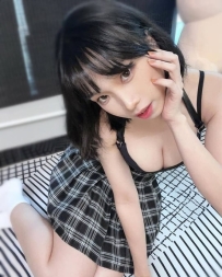 「小柔｜158/45/C/23歲 短髮俏麗服飾店員 身穿漏奶裝等你來掀」