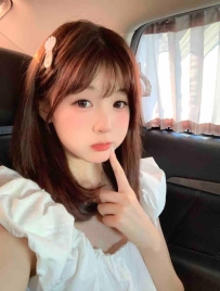 小可心18歲155C｜白衣甜臉小隻妹，聲音軟會互動，撒嬌感很容易讓哥哥上頭
